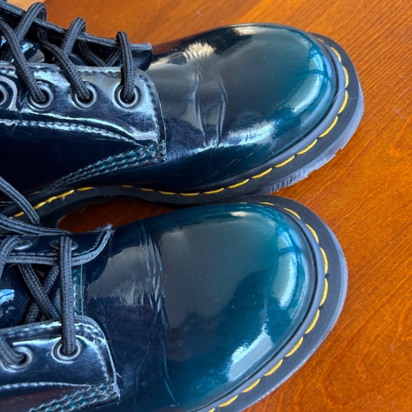 VEGAN 1460 GLOSS LACE UP BOOTS DR MARTENS  SIZE 7 (WOMEN) - Picture 5 of 5